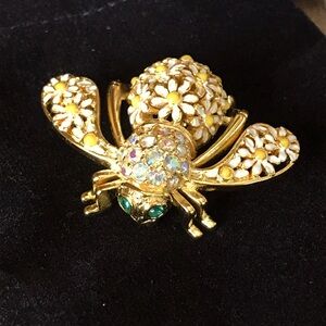 Summer Daisies Bee Brooch - Joan Rivers